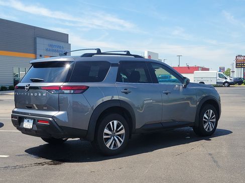 Used 2025 Nissan Pathfinder SV w/ Cargo Package AWD/4WD image 4