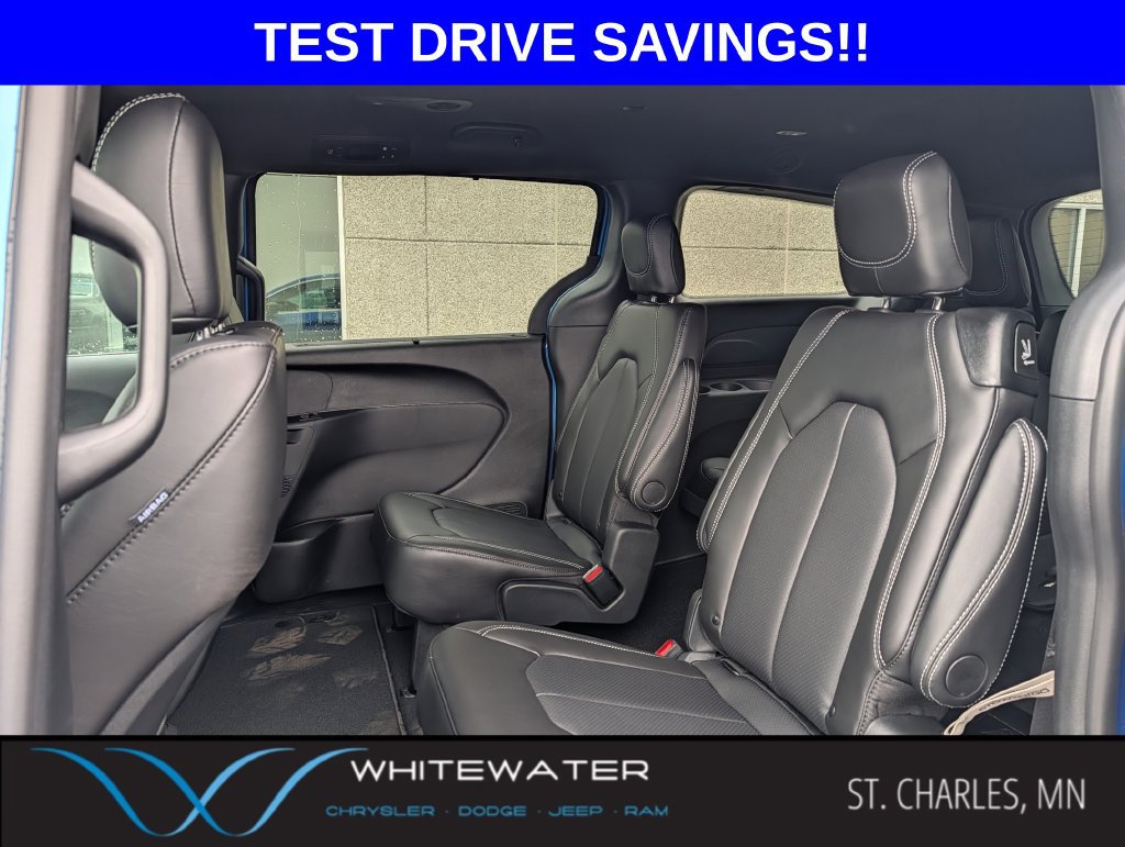 New 2026 Chrysler Pacifica Select AWD/4WD image 7