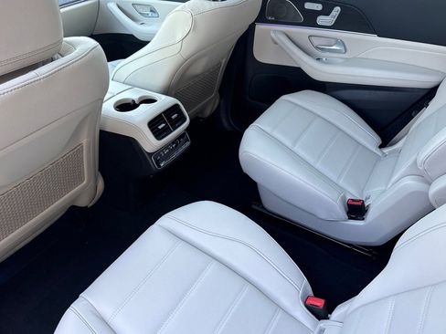 New 2026 Mercedes-Benz GLS 580 4MATIC image 10