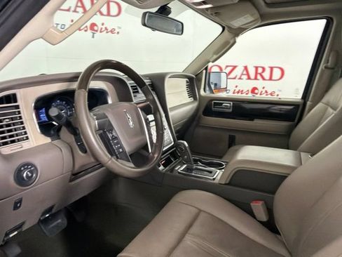 Used 2017 Lincoln Navigator Select RWD image 12