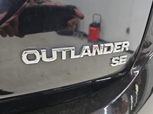 Used 2018 Mitsubishi Outlander SE image 30