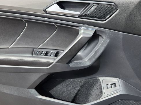 Used 2022 Volkswagen Tiguan SE R-Line image 12