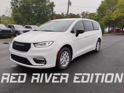 New 2026 Chrysler Pacifica Select
