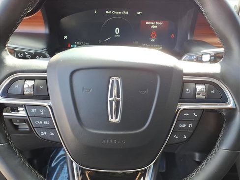 Certified 2022 Lincoln Nautilus Reserve w/ Luxury Package image 6