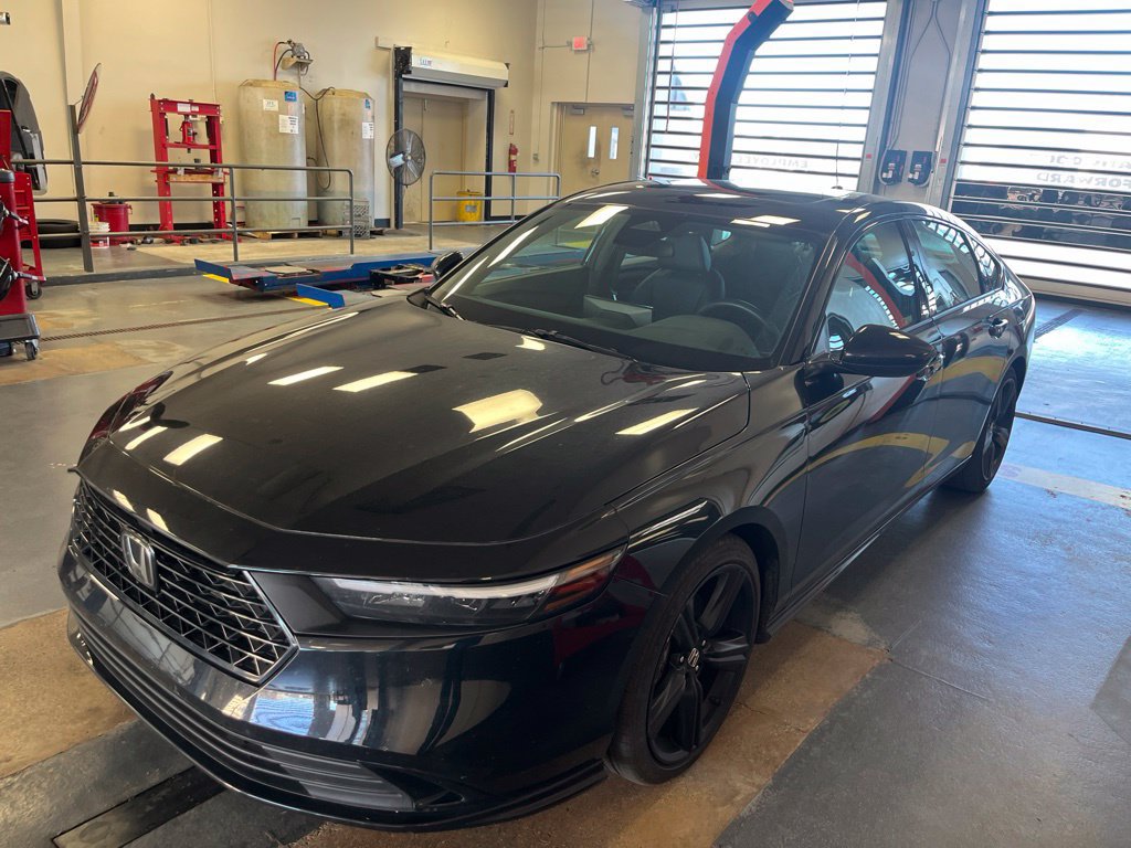 Used 2025 Honda Accord Sport image 2