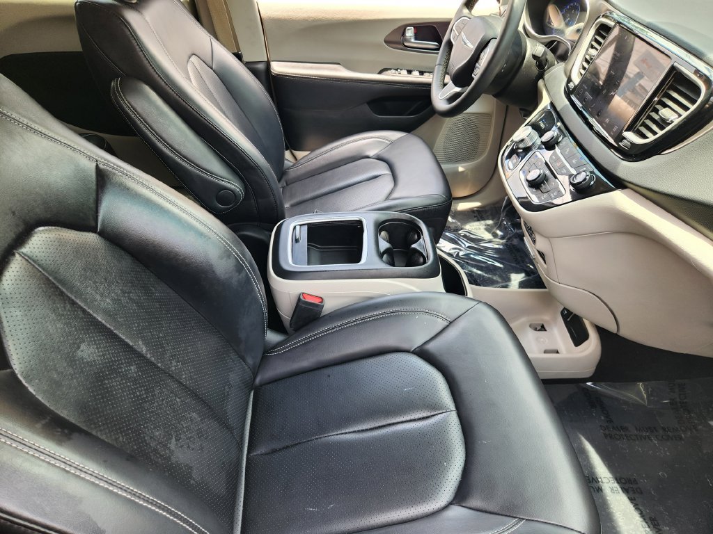 Used 2023 Chrysler Pacifica Touring-L FWD image 14