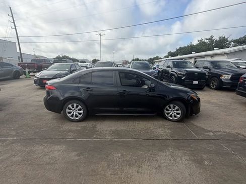 Used 2022 Toyota Corolla LE image 4