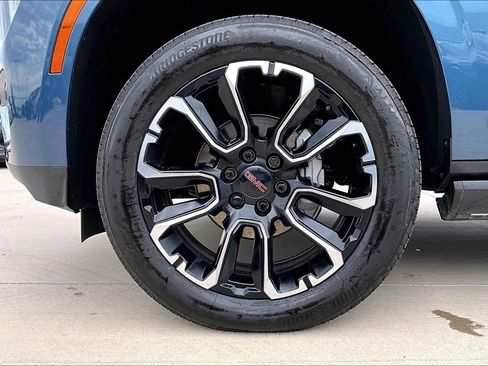 Used 2025 GMC Yukon Denali w/ Denali Reserve Package AWD/4WD image 10