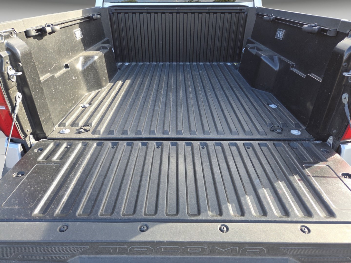 Used 2025 Toyota Tacoma SR5 AWD/4WD image 26