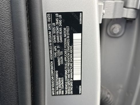 Used 2025 Volvo XC40 B5 Plus AWD/4WD image 26