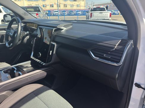 Used 2025 GMC Acadia Elevation image 23