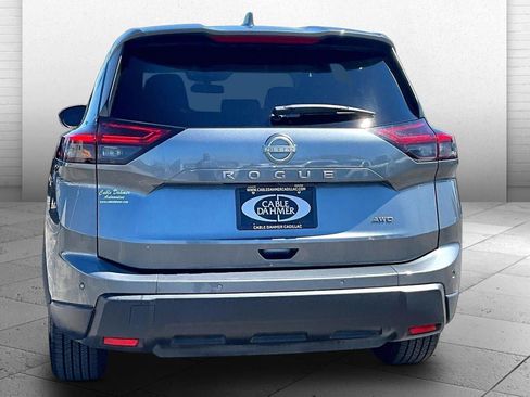 Used 2025 Nissan Rogue SV AWD/4WD image 3