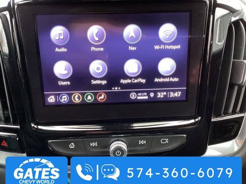 Used 2023 Chevrolet Traverse RS image 3