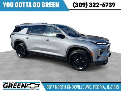 Used 2025 Chevrolet Traverse LT image 1