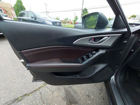 Used 2017 MAZDA MAZDA3 Touring FWD image 8