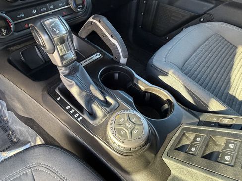 Certified 2021 Ford Bronco Outer Banks w/ Sasquatch Package image 16