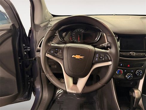 Used 2018 Chevrolet Trax LT w/ LT Convenience Package image 12