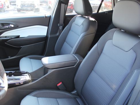 New 2026 Chevrolet Trax LT w/ Driver Confidence Package image 9