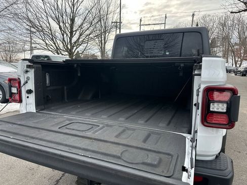 Used 2020 Jeep Gladiator Overland image 15