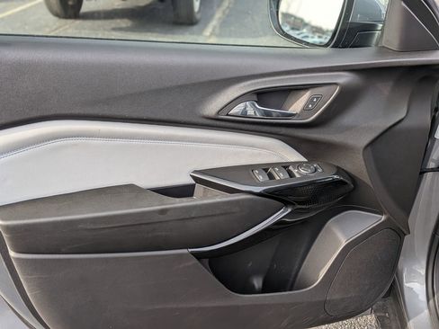 Certified 2025 Chevrolet Trax LT w/ LT Convenience Package image 14