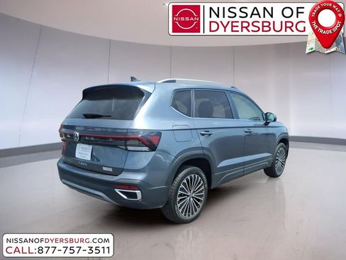 Used 2025 Volkswagen Taos SE FWD image 3