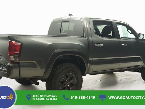 Used 2019 Toyota Tacoma TRD Off-Road w/ Technology Package AWD/4WD image 6