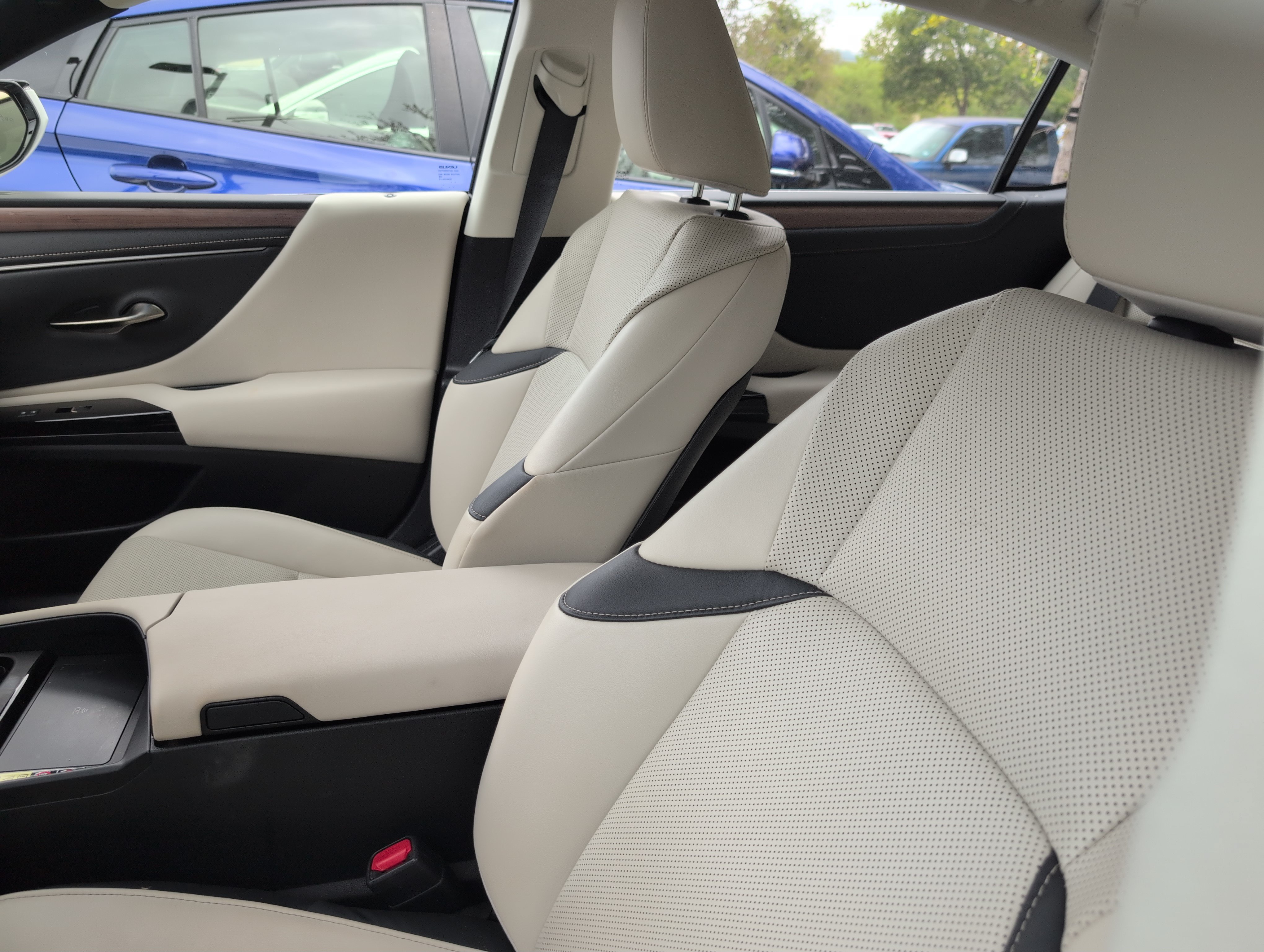 Used 2024 Lexus ES 350 w/ Premium Package FWD image 5