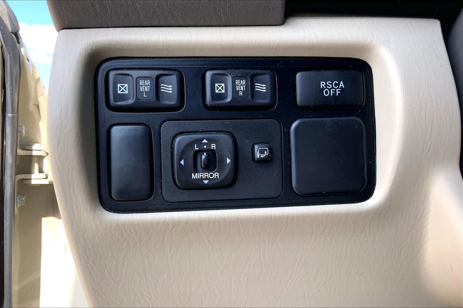 Used 2005 Lexus LX 470 4WD w/ Preferred Accessory Pkg image 32