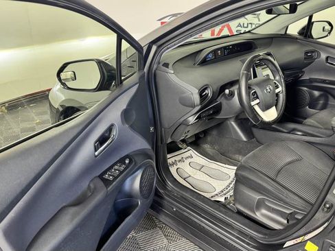 Used 2017 Toyota Prius Two FWD image 9