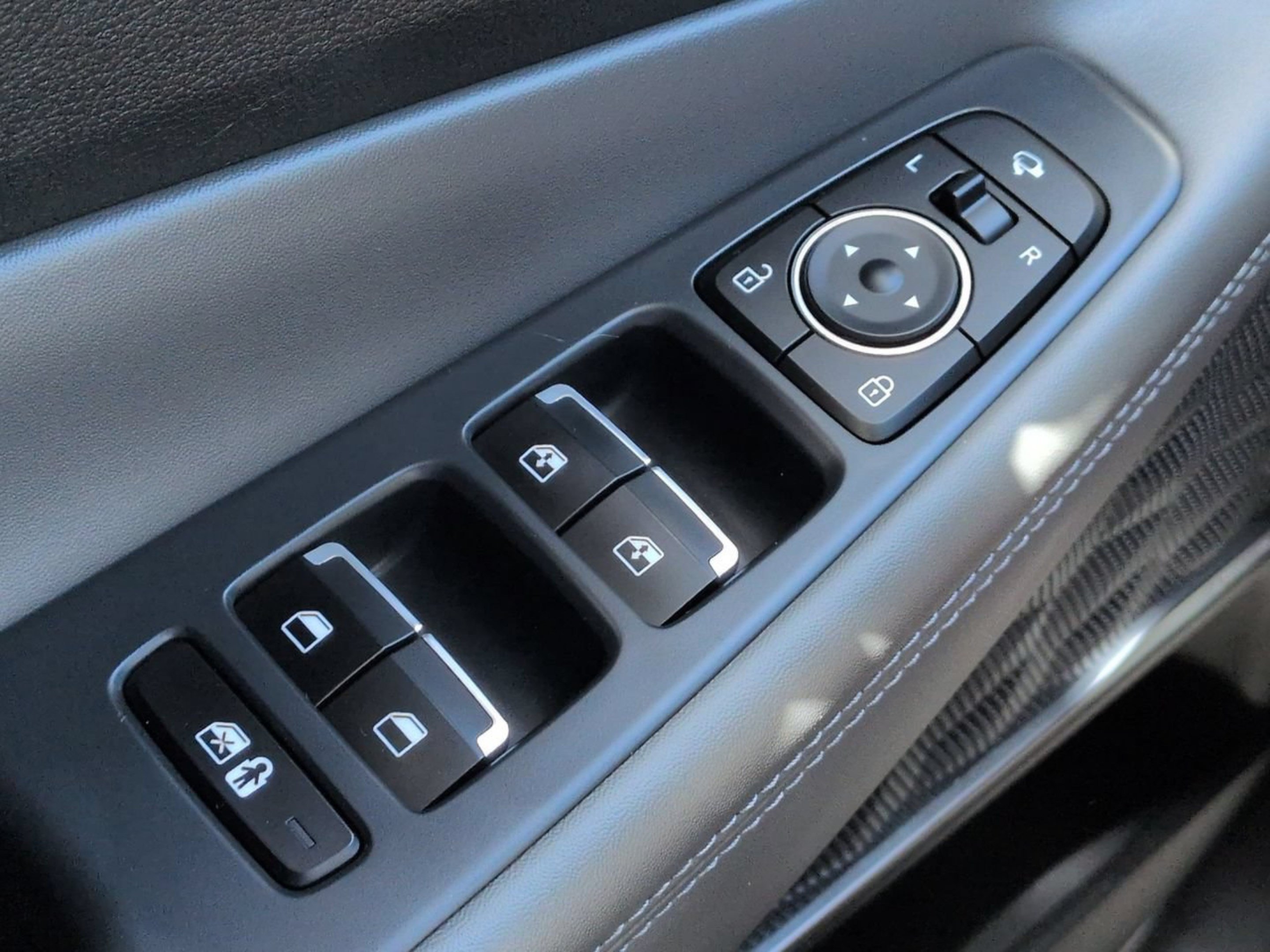Used 2022 Hyundai Santa Fe Limited w/ Winter Weather Package AWD/4WD image 31