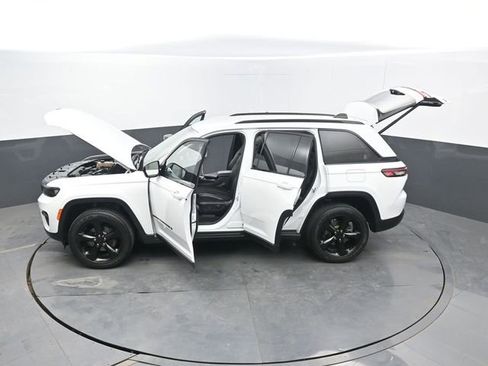 Used 2023 Jeep Grand Cherokee Altitude image 69