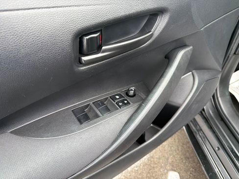 Used 2022 Toyota Corolla LE image 16