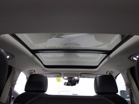 Used 2023 Buick Envision Avenir image 3