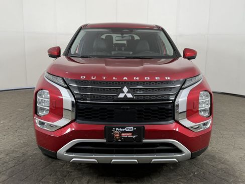 Used 2024 Mitsubishi Outlander SE AWD/4WD image 2