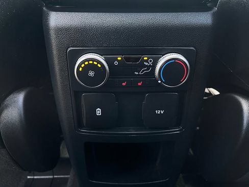 Used 2020 Ford Explorer XLT w/ Equipment Group 202A AWD/4WD image 41
