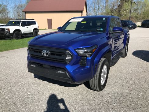 Certified 2024 Toyota Tacoma SR5 image 4