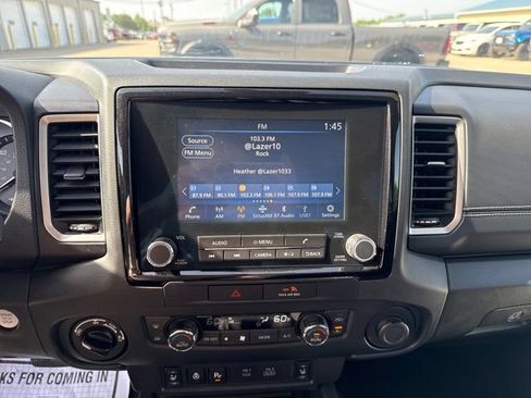 Used 2022 Nissan Frontier SV AWD/4WD image 16