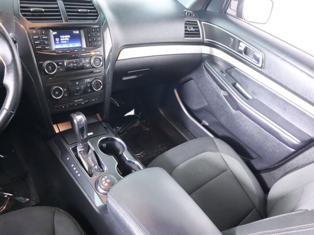 Used 2017 Ford Explorer XLT AWD/4WD image 31