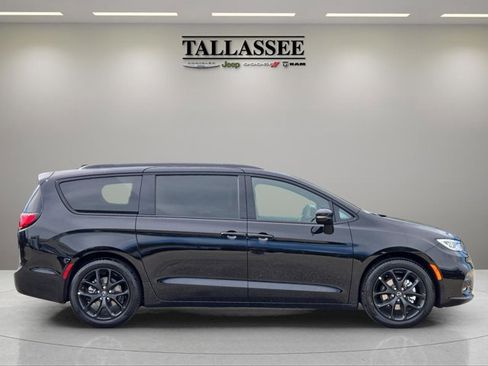 New 2026 Chrysler Pacifica Limited w/ S Appearance Package image 6