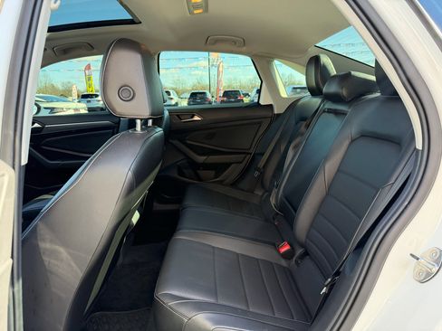 Used 2022 Volkswagen Jetta SE image 16