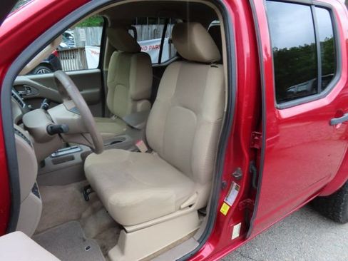 Used 2012 Nissan Frontier SV w/ SV Premium Utility Pkg AWD/4WD image 17