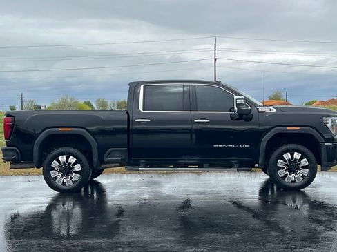 Used 2024 GMC Sierra 3500 Denali w/ Denali Reserve Package AWD/4WD image 3