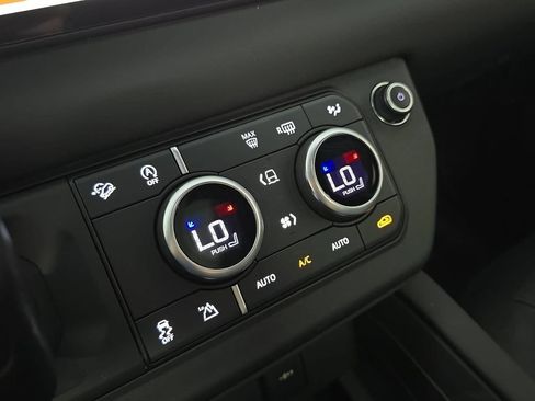 Used 2024 Land Rover Defender 110 X-Dynamic SE AWD/4WD image 19