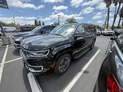 Used 2024 Jeep Wagoneer L Series II RWD image 1