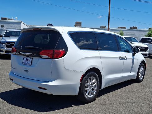 Certified 2023 Chrysler Voyager LX FWD image 7