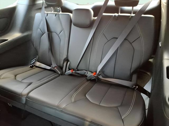 New 2026 Chrysler Pacifica Select FWD image 13
