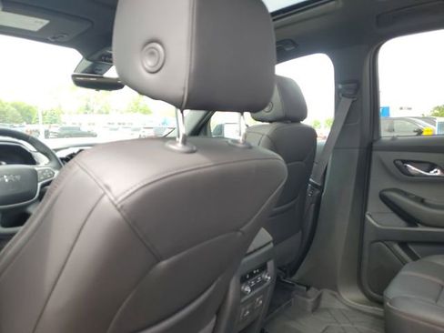 Used 2023 Chevrolet Traverse RS w/ LPO, Floor Liner Package AWD/4WD image 28