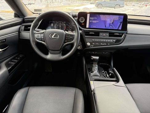 Used 2024 Lexus ES 250 w/ Premium Package image 8