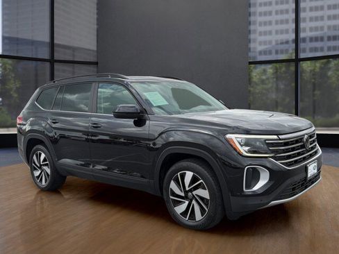 Used 2024 Volkswagen Atlas SE w/ Panoramic Sunroof Package FWD image 10