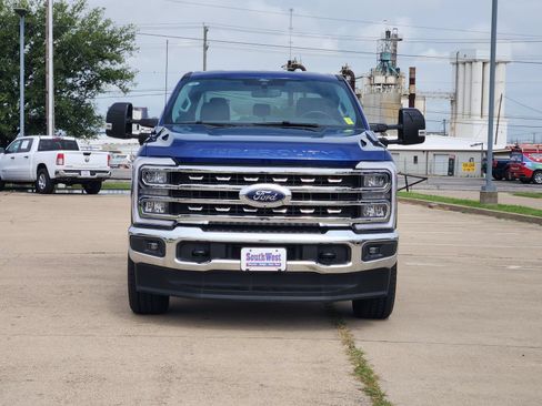 Used 2026 Ford F250 Lariat w/ FX4 Off-Road Package AWD/4WD image 4